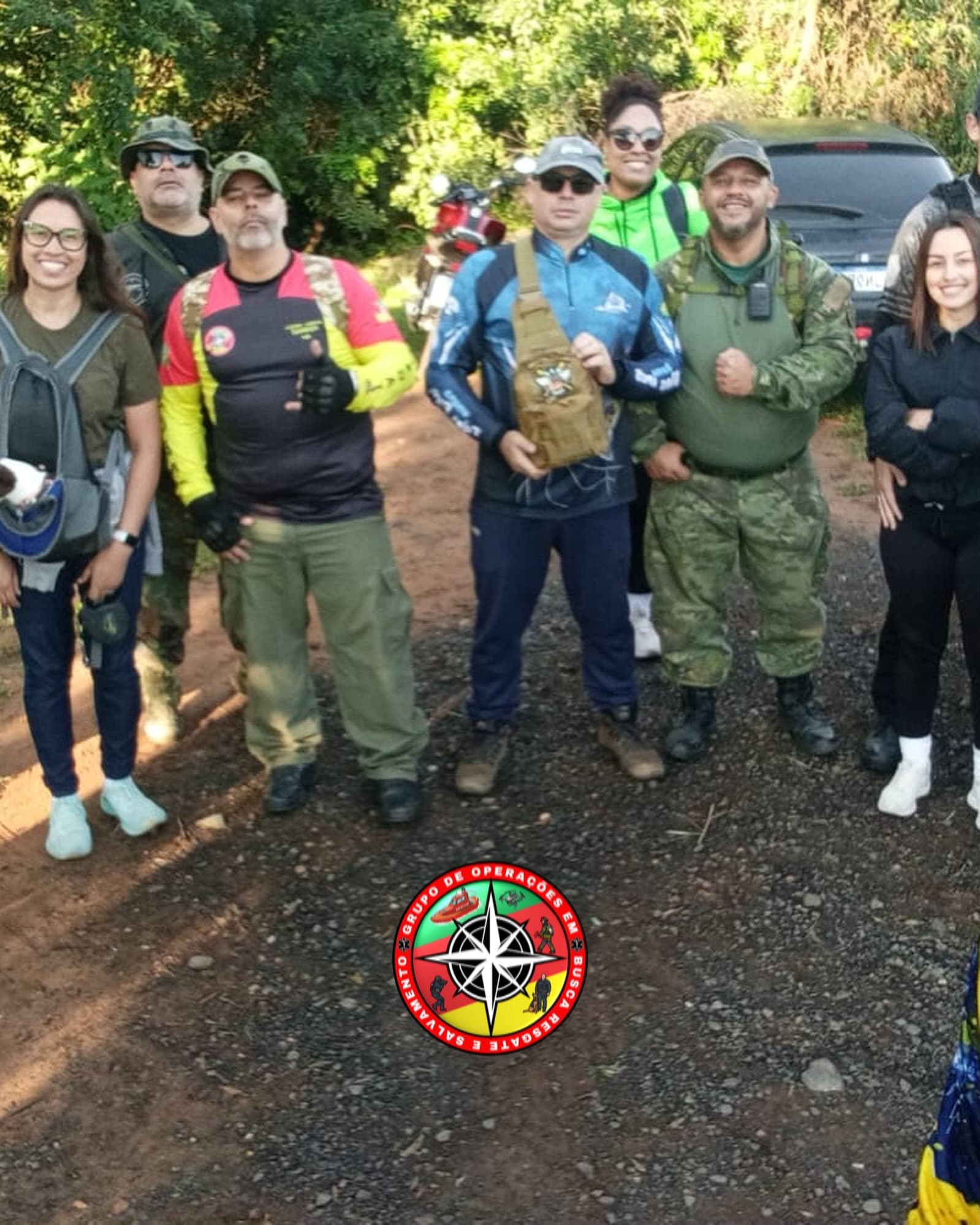Equipe do GOBRS reunida com voluntários no fim de uma atividade